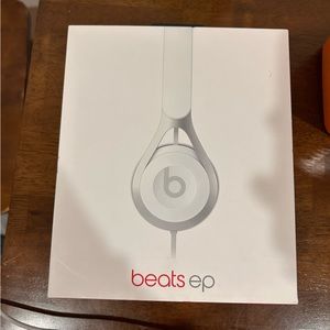 White Beats EP in original box and dust bag